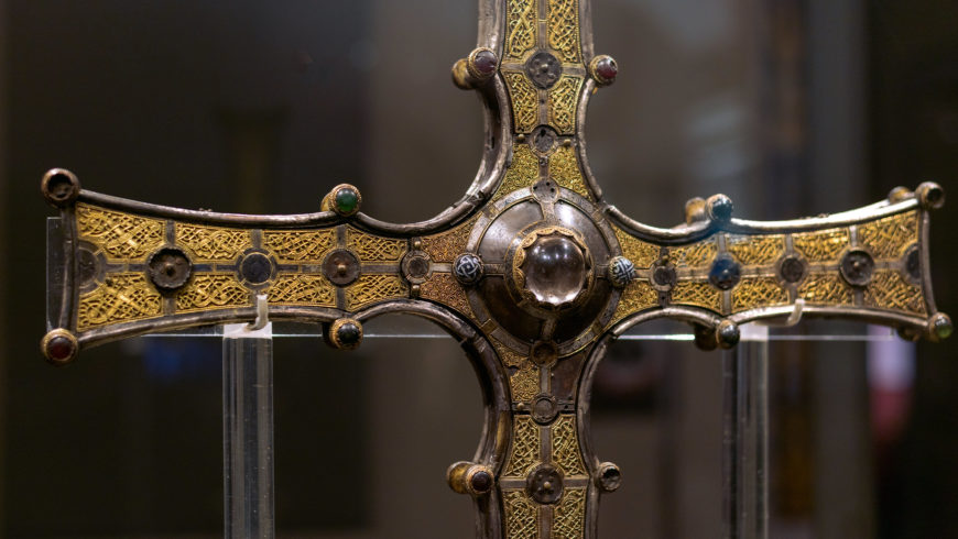 The Cross of Cong (commissioned by Tairdelbach Ua Conchobair king of Connacht and high king of Ireland), 1123, oak core within cast bronze, rock crystal, gold filigree, gilding, silver sheeting, niello and silver inlay, glass, and enamel, 76 x 48 x 3.5 cm (National Museum of Ireland)